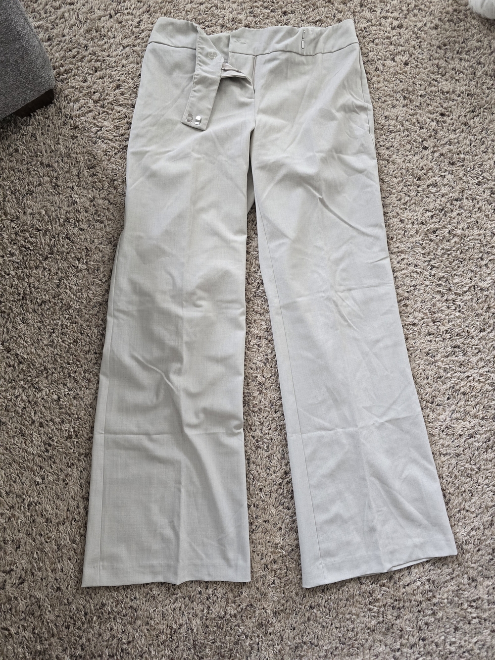 New York & Company Light Gray Women's Dress Pants with Subtle Belt 10T